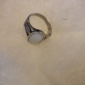 Sterling silver 925 white stone Ring.